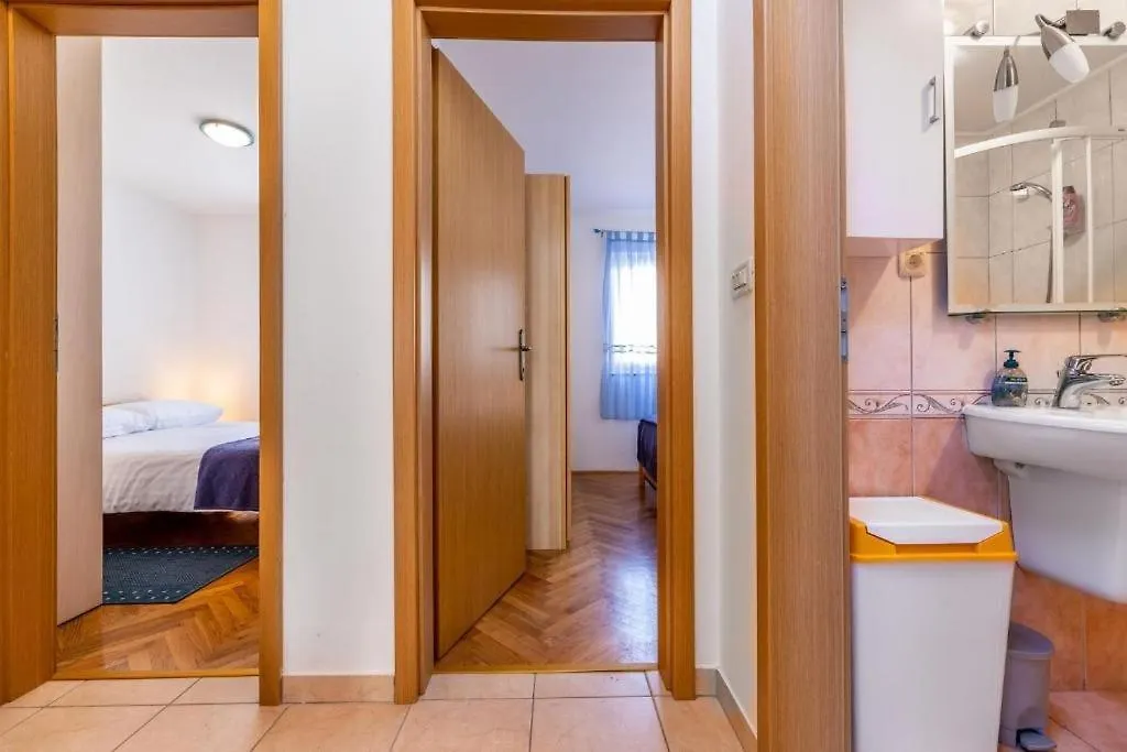 Apartments By The Sea Baska, Krk - 22410  Baska (Krk)