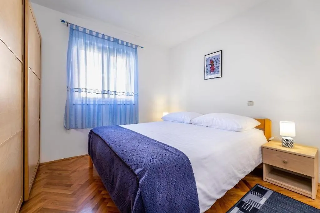 Apartments By The Sea Baska, Krk - 22410  Baska (Krk)